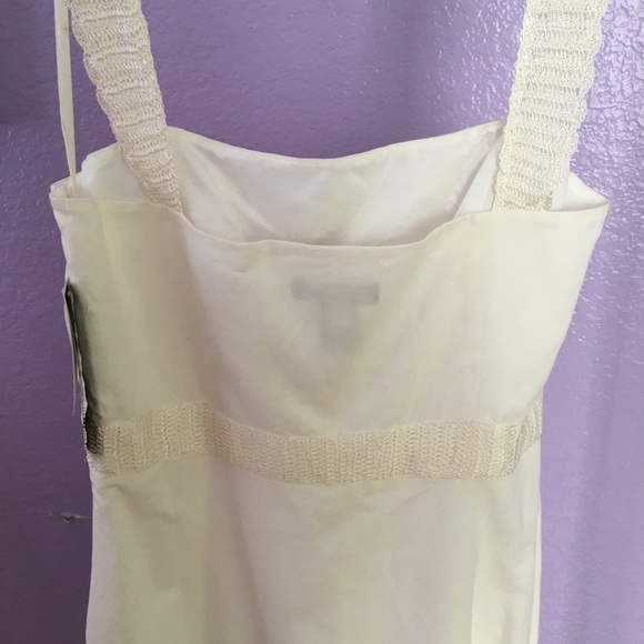 Linen sundress with embroidery detail - Picture 5 of 7